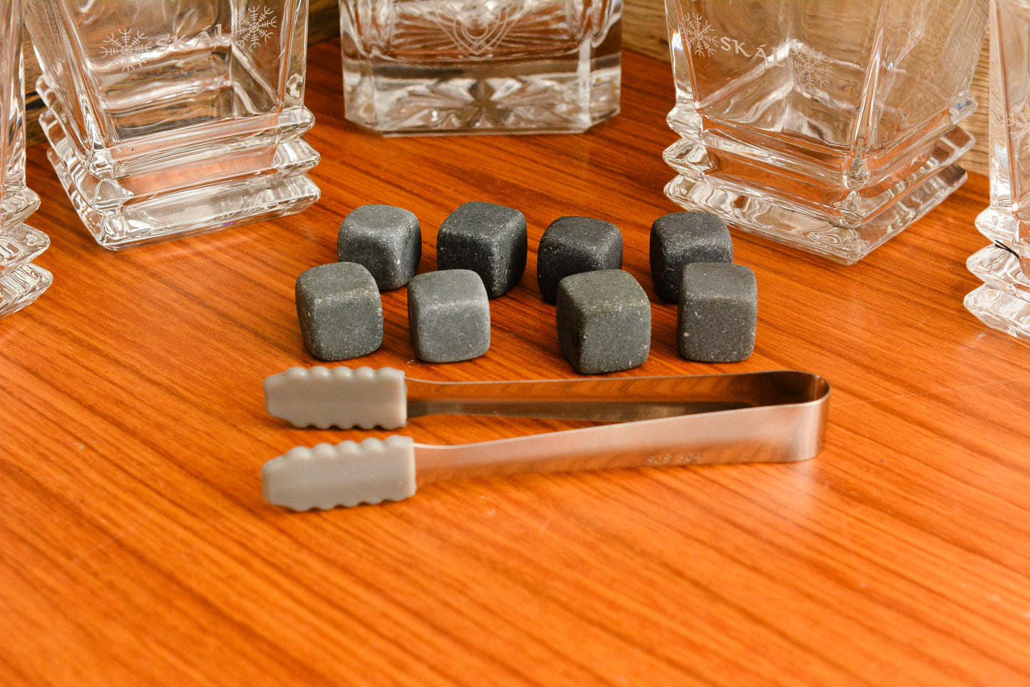 Norse Whisky Gift Set – Thor’s Hammer Decanter, 4 Engraved Glasses & Whisky Stones