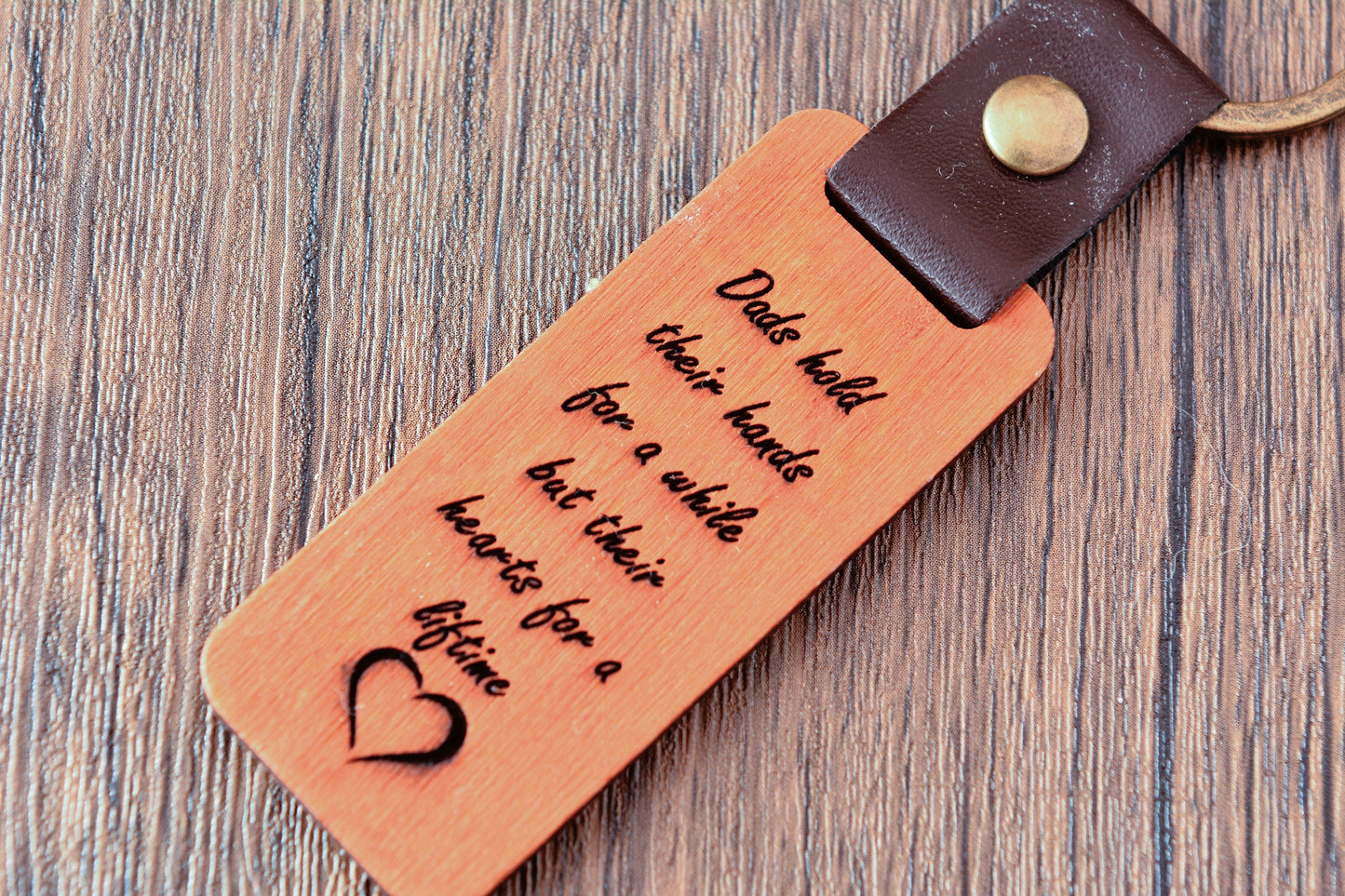 Personalised Wooden Keyring – Custom Father’s Day Gift for Dad, Grandad, or Stepdad, Engraved Keepsake Present for Him