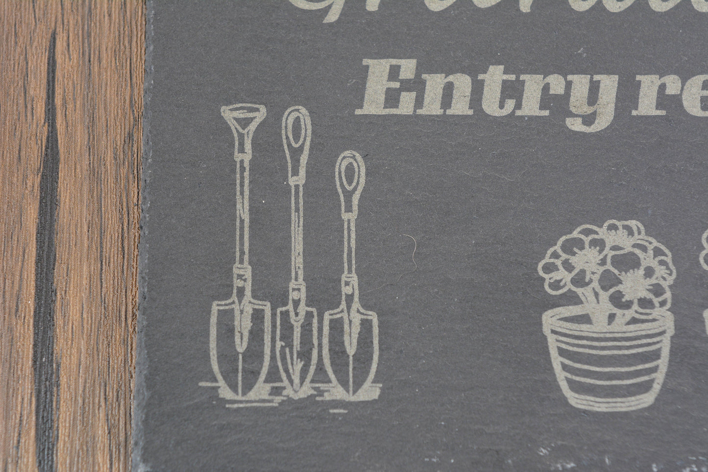 Funny Grandad’s Shed Slate Wall Sign – Humorous Garden Gift, Rustic Hanging Plaque for Grandad