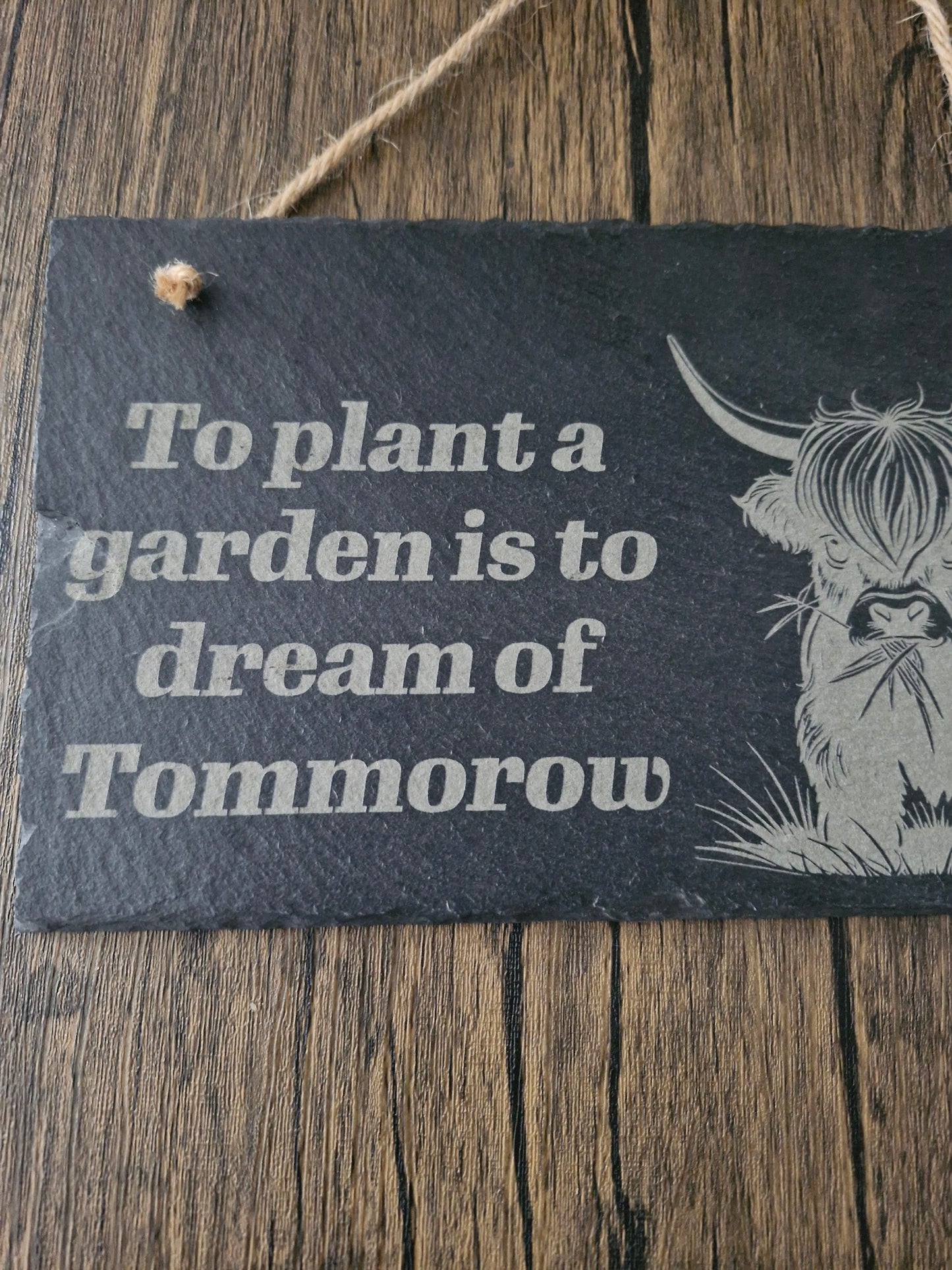 Highland Cow Slate Hanging Garden Sign – Custom Rustic Garden Decor – Flower Bed Plaque – Gift for Gardeners – Spring Outdoor Refresh