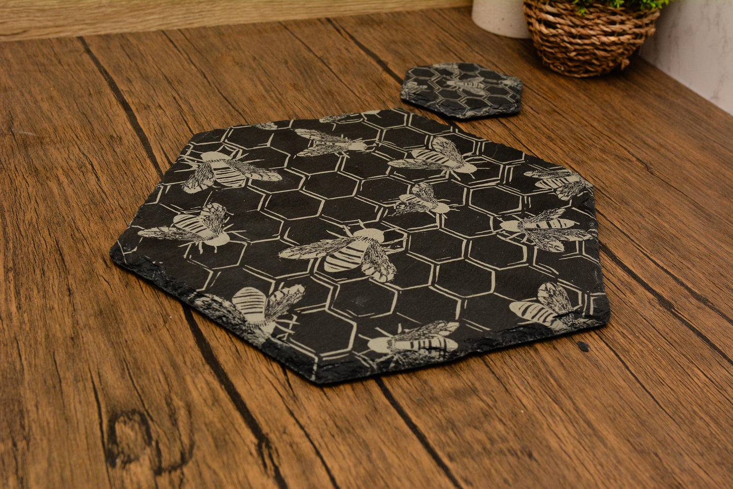 Honeycomb Bee Slate Placemat & Coaster Set – Hexagon Dining Decor, Rustic Natural Tableware, Cottagecore Gift for Kitchen or Housewarming