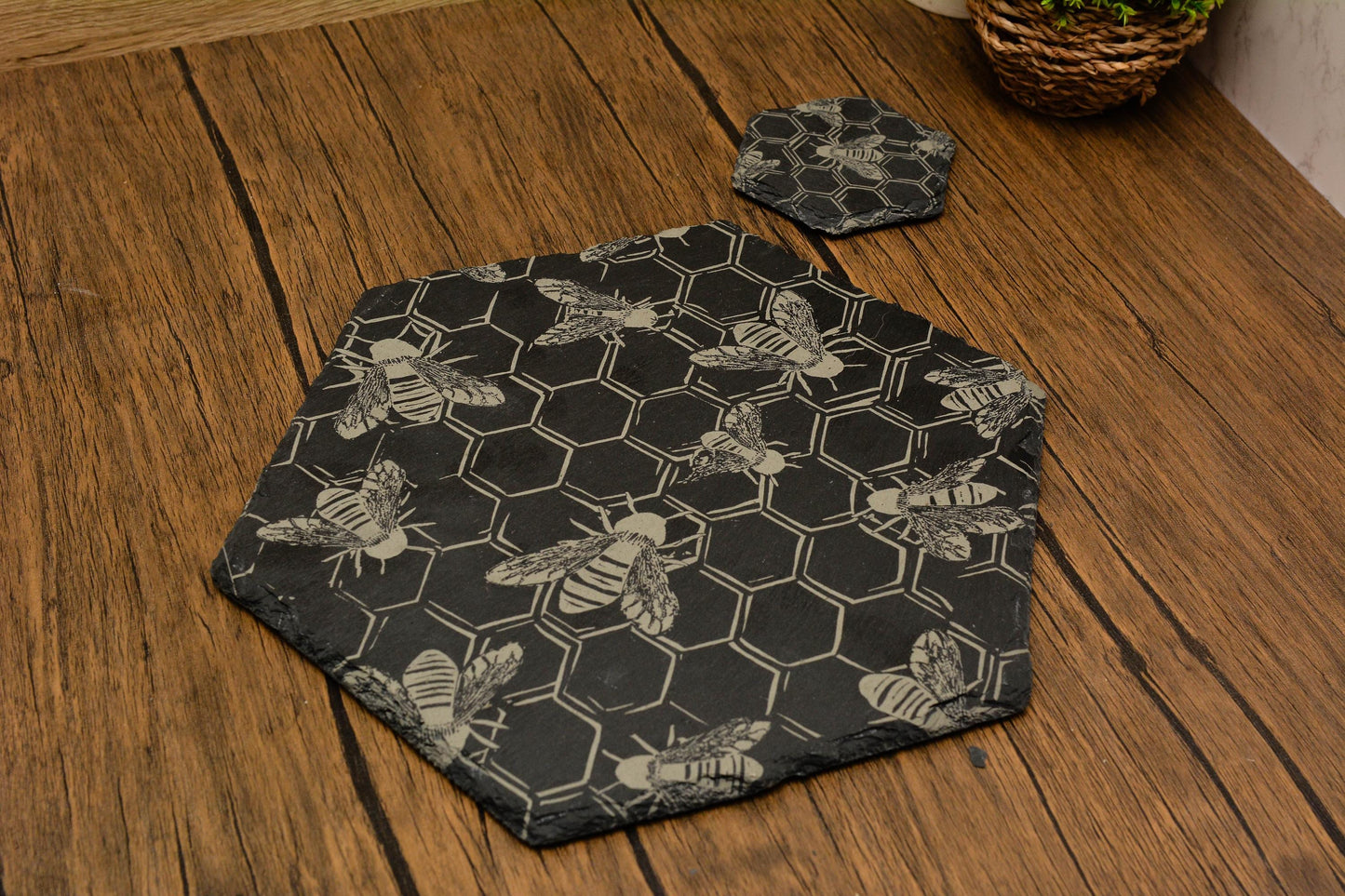 Honeycomb Bee Slate Placemat & Coaster Set – Hexagon Dining Decor, Rustic Natural Tableware, Cottagecore Gift for Kitchen or Housewarming