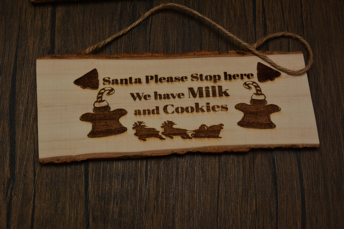 "Santa Stop Here" Christmas Sign – Laser Engraved Pine Wood – 25cm x 10cm Handmade Holiday Decoration – Made in the UK