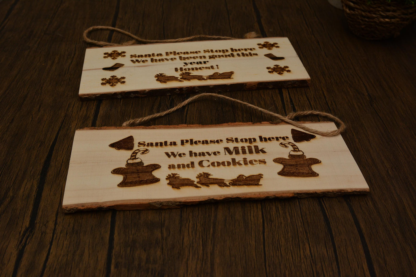 "Santa Stop Here" Christmas Sign – Laser Engraved Pine Wood – 25cm x 10cm Handmade Holiday Decoration – Made in the UK