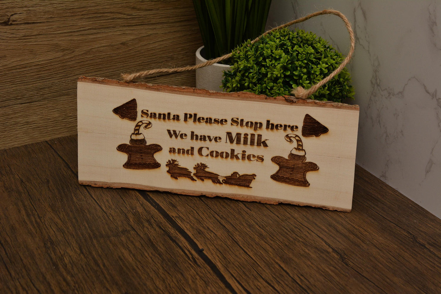 "Santa Stop Here" Christmas Sign – Laser Engraved Pine Wood – 25cm x 10cm Handmade Holiday Decoration – Made in the UK