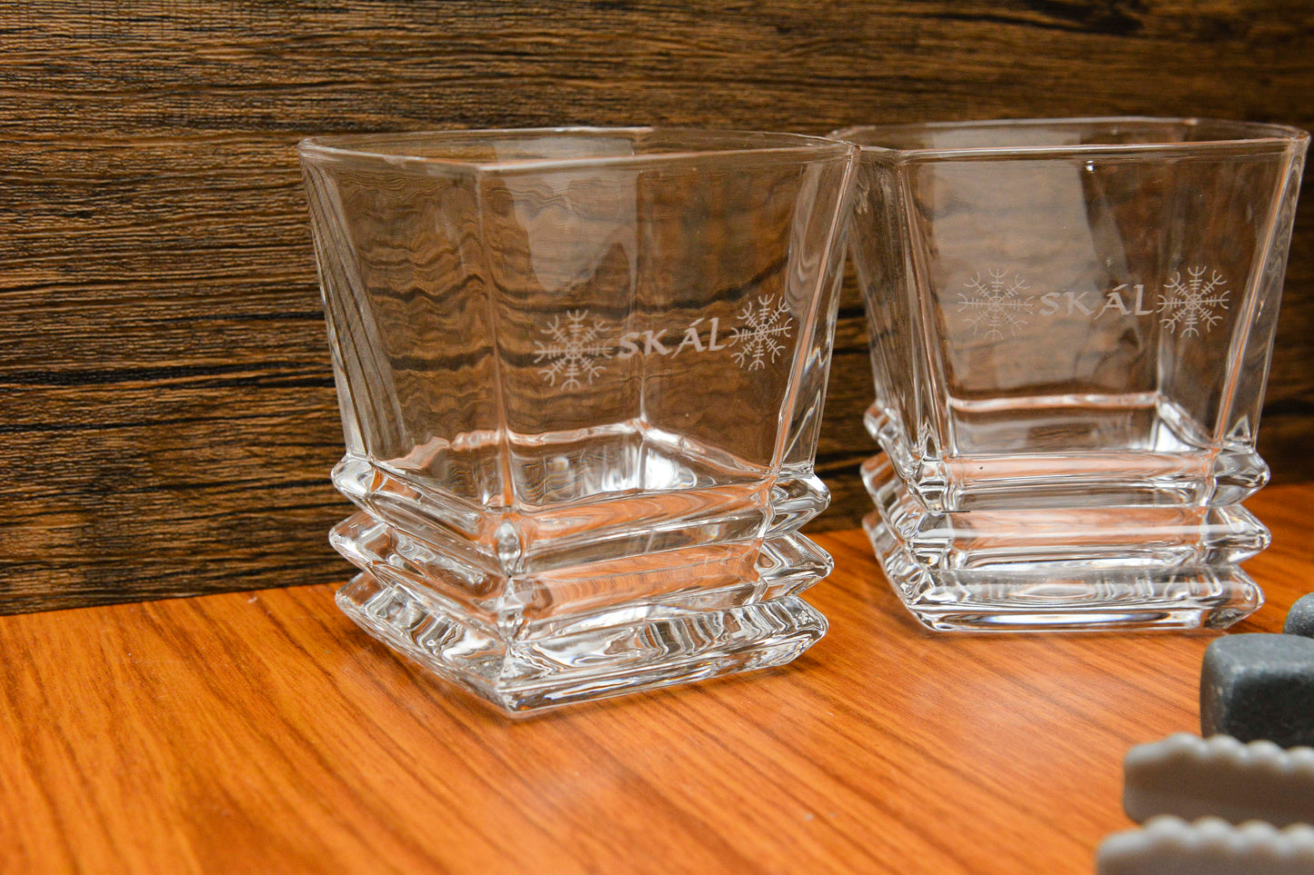 Norse Whisky Gift Set – Thor’s Hammer Decanter, 4 Engraved Glasses & Whisky Stones