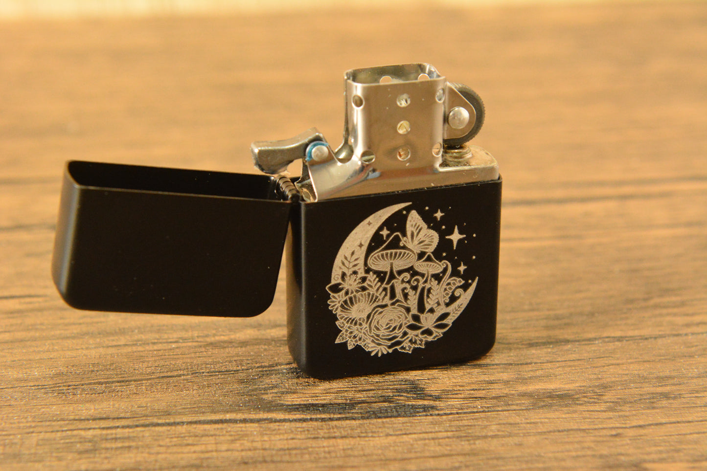 Mushroom Moon Engraved Lighter – Black Matte Stainless Steel Refillable Flip Top