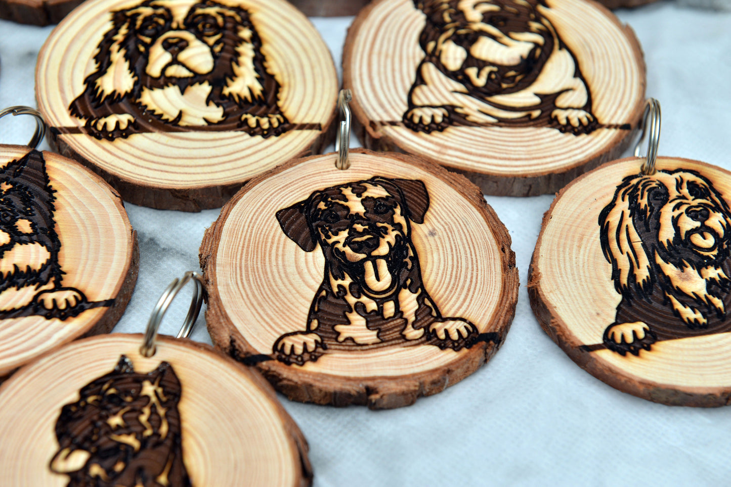 Engraved Dog Portrait Wooden Keyrings – Natural Pine Slice Gift for Dog Lovers, Dog Mum Present, Custom Pet Keepsake Key Ring