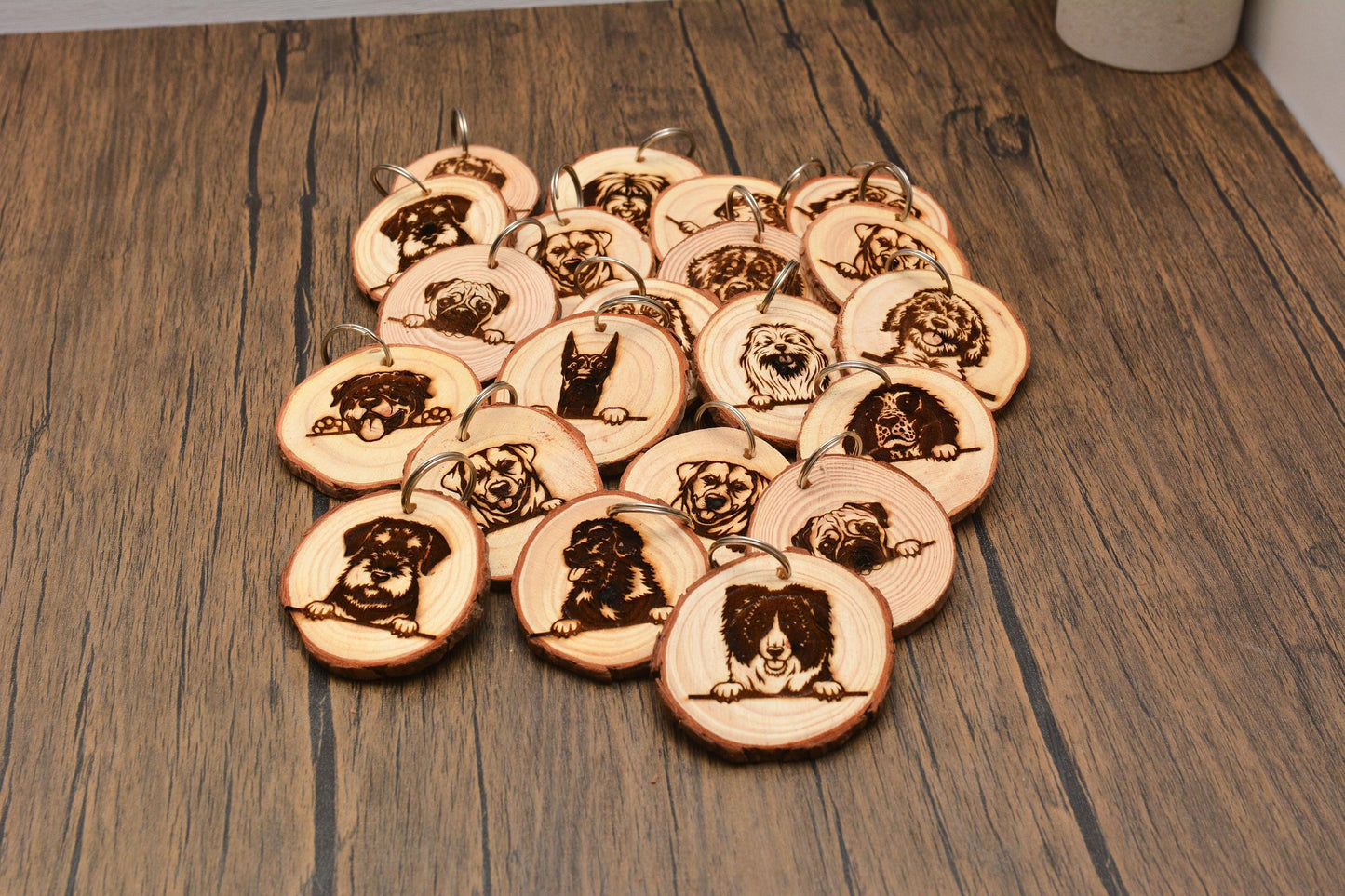 Engraved Dog Portrait Wooden Keyrings – Natural Pine Slice Gift for Dog Lovers, Dog Mum Present, Custom Pet Keepsake Key Ring
