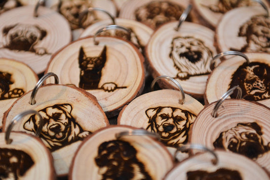 Engraved Dog Portrait Wooden Keyrings – Natural Pine Slice Gift for Dog Lovers, Dog Mum Present, Custom Pet Keepsake Key Ring